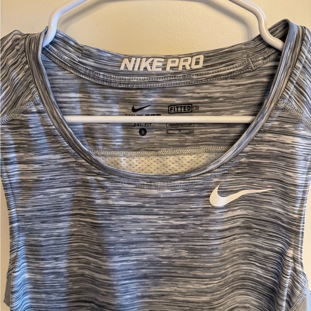 Nike Pro Combat Heathered Gray Tank Top - Picture 3 of 4
